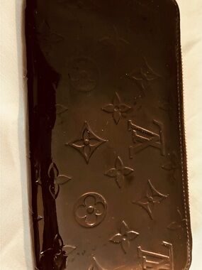 Louis Vuitton Vernis Patent Leather Zip Wallet